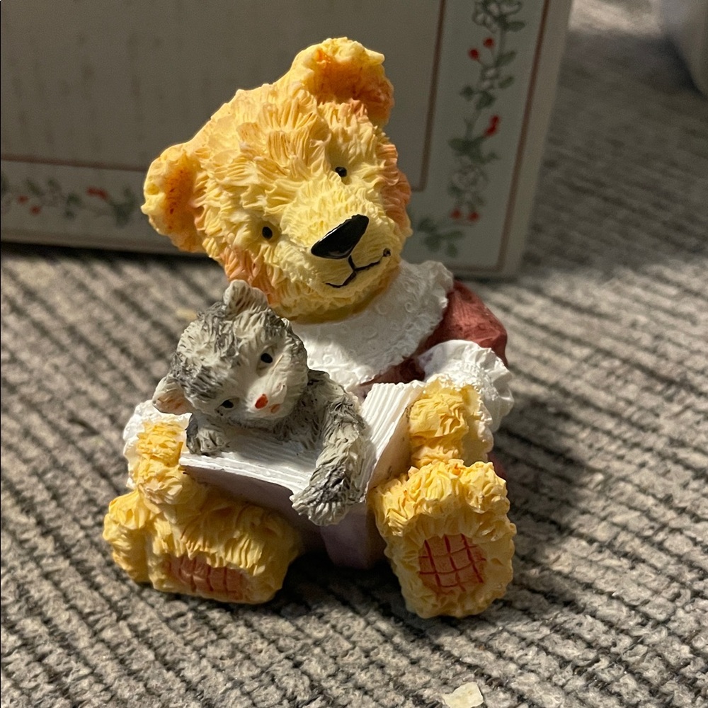 Vintage Set of 4 Resign, Adorable Bears Figurines new in the box from 1997.